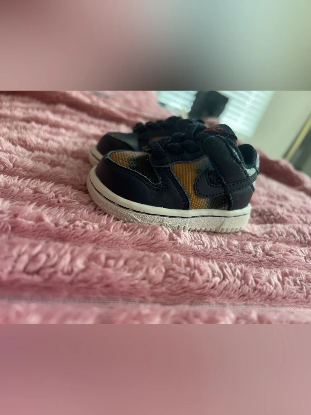 Nike Kids' Navy and Yellow Gradient Sneakers